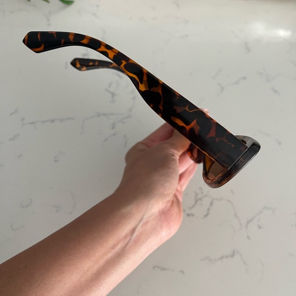 Sunglasses - Picture 5 of 9